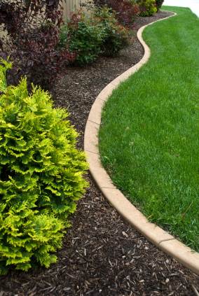 Landscape edging by Ambassador Lawn & Landscape Maintenance.